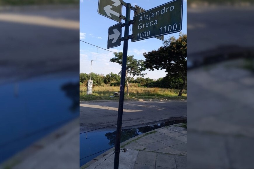 Calles inundadas por cloacas en El Pozo.