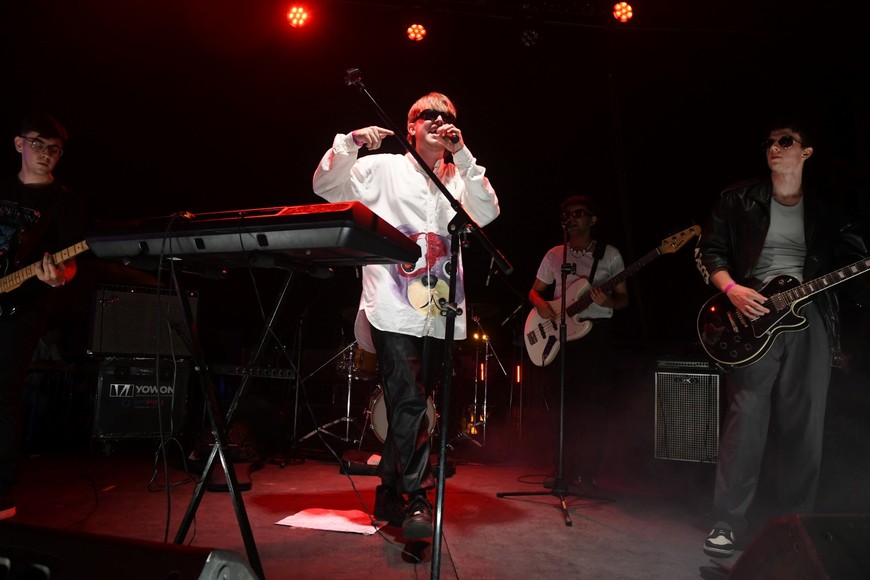 Lillos de Mapa, la banda encargada de cerrar el escenario Santa Fe Pilsen, dedicado a artistas locales. Foto: Carolina Niklison