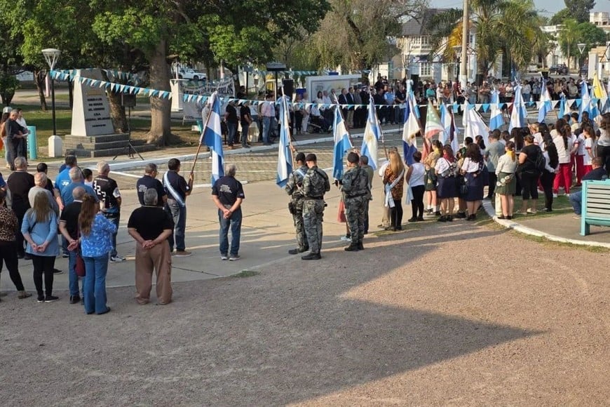 Michlig y González hicieron entrega de una Declaración de Interés legislativo, en reconocimiento a la importancia de esta fecha y al compromiso permanente por mantener viva la memoria.
