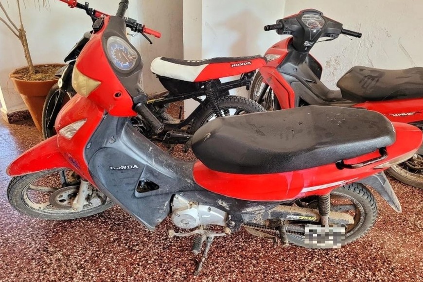 Los uniformados secuestraron además dos motocicletas utilizadas por los delincuentes.