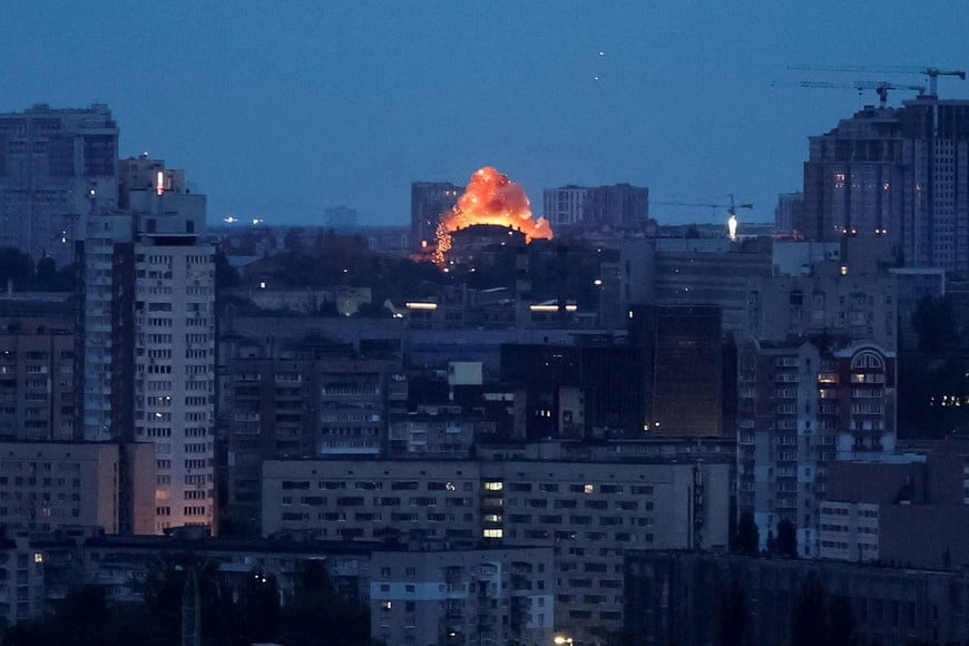 An explosion of a drone is seen during a Russian drone strike, amid Russia's attack on Ukraine, in Kyiv, Ukraine May 7, 2025. REUTERS/Gleb Garanich     TPX IMAGES OF THE DAY