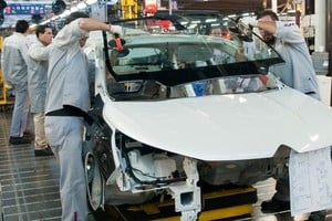 Las automotrices siguen con registros negtivos. 