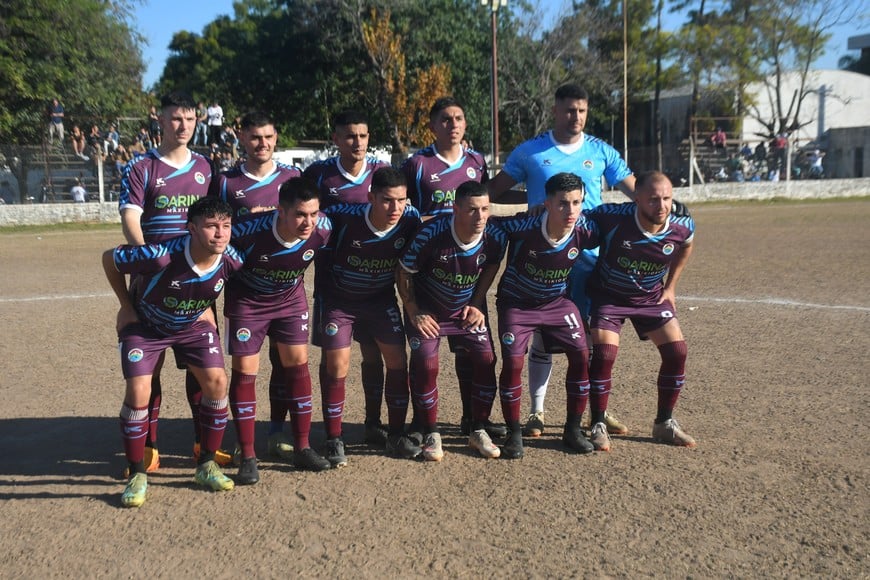 El fútbol, en ambas categorías. El masculino, en Primera de la Liga y el femenino, en plena formación. Crédito: Luis Cetraro