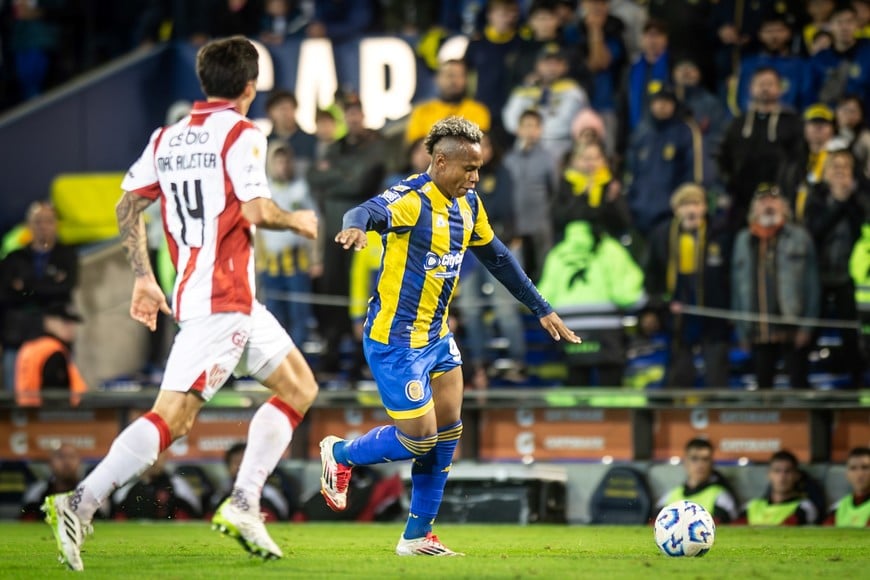 Holan también tiene motivos propios para alegrarse. Por ejemplo, la recuperación del delantero colombiano Jaminton Campaz