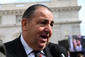 Poletti: "Estamos, desde el jueves de la semana pasada, limpiando los desagües".