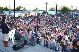 La foto es de un festival de celebración en Alto Verde, el 15 de septiembre de 2008, con Guarany sobre el tablado.

Archivo.
