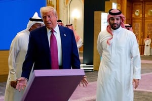 Este martes, el príncipe heredero saudí Mohammed Bin Salman le dio la bienvenida a Donald Trump.