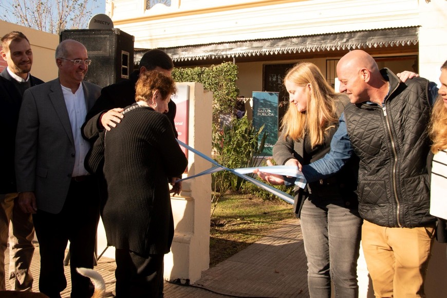 El equipo estará conformado por tres psicólogos, una psiquiatra, un médico clínico, un trabajador social, dos acompañantes terapéuticos a los que se sumarán seis talleristas.
