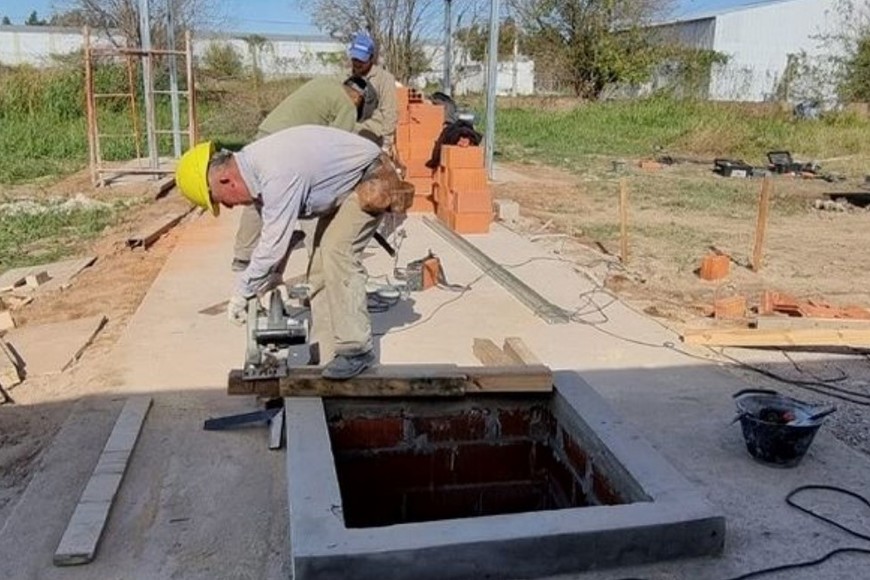 Parte del proceso de construcción. Crédito: Bomberos de Venado Tuerto.