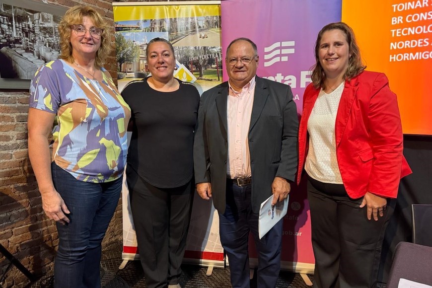 “Tener nueve ofertas en una localidad como Zenón Pereyra demuestra que las empresas confían y que estamos manejando presupuestos realistas para la obra pública”, señaló Medina.