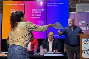 “Tener nueve ofertas en una localidad como Zenón Pereyra demuestra que las empresas confían y que estamos manejando presupuestos realistas para la obra pública”, señaló Medina.