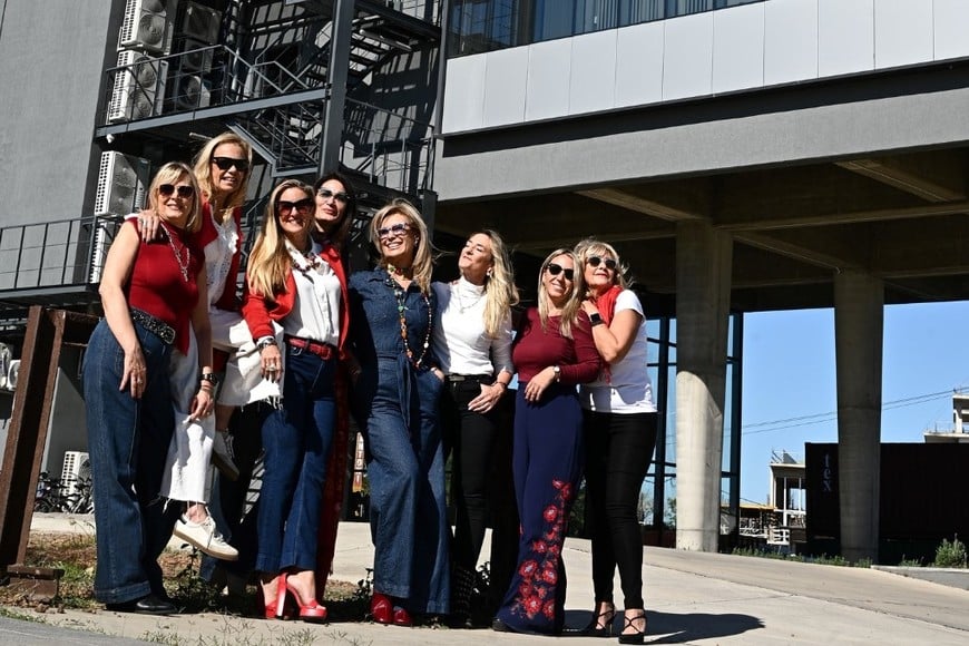 Un grupo de mujeres que convirtió una charla entre amigas en un proyecto comunicacional. Foto: Luis Cetraro.