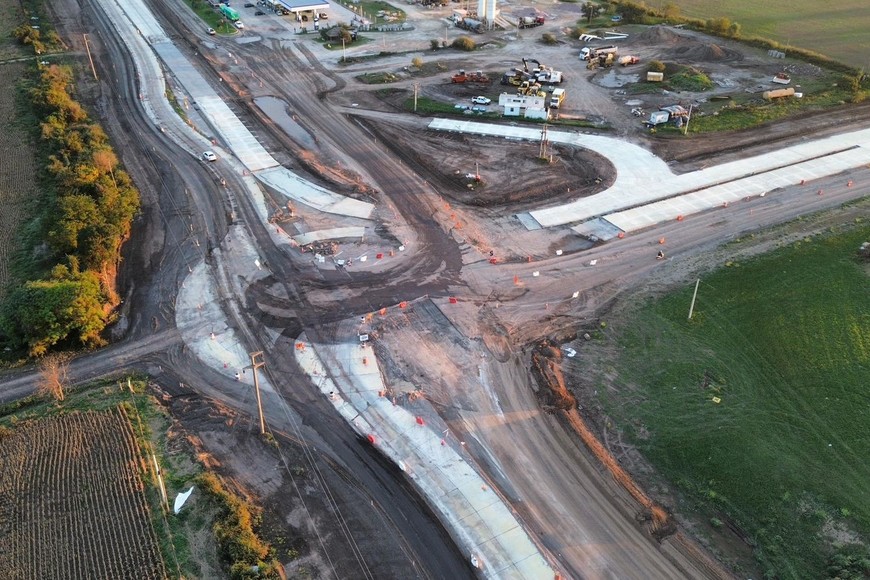 Seghezzo, explicó que “estamos haciendo rotondas en toda la provincia. Este plan de rotondas apunta a aumentar la seguridad vial en los cruces más peligrosos".