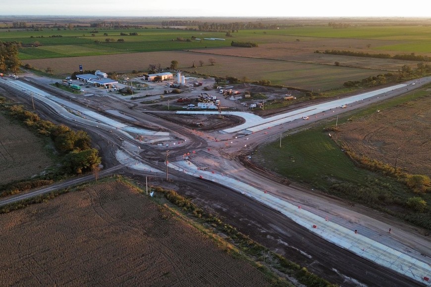 Seghezzo, explicó que “estamos haciendo rotondas en toda la provincia. Este plan de rotondas apunta a aumentar la seguridad vial en los cruces más peligrosos".