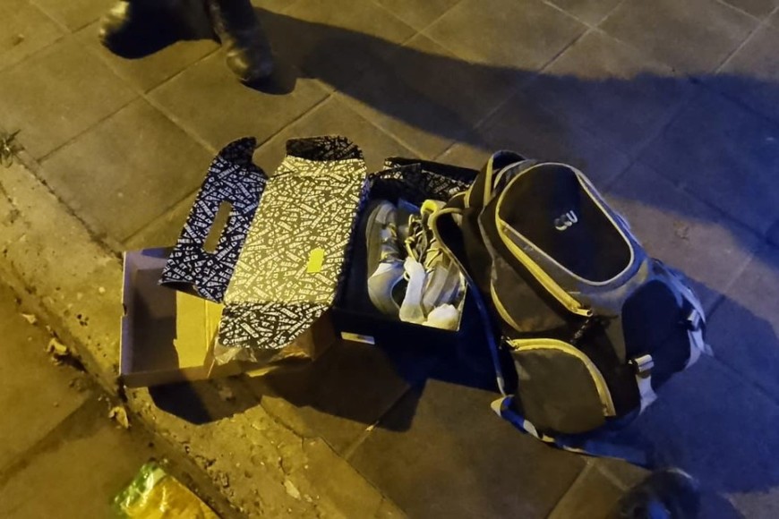 La víctima reconoció las zapatillas que le habían sustraído del vehículo.