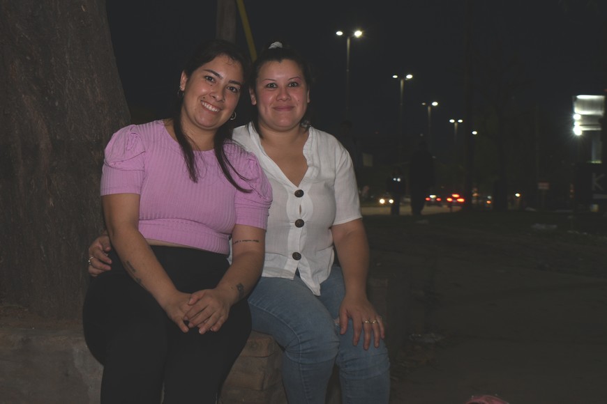 Graciela y Norma Sandoval quieren lo mejor para sus hijas, como madres presentes. Crédito: Luis Cetraro