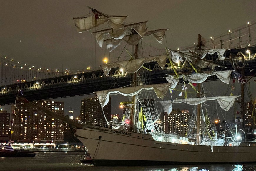 A Mexican Navy training ship is seen in front of the Manhattan Bridge, after it was damaged having run into into the Brooklyn Bridge in New York City, U.S., May 17, 2025. REUTERS/Santiago Lyon