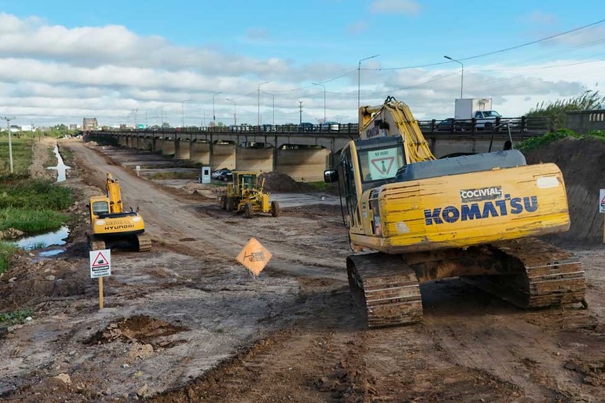 Maquinas en la cabecera de la capital provincial. Foto: Fernando Nicola
