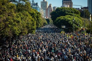 Miles de motos, una misma causa: visibilizar  el cuidado de la salud masculina. Créditos: Triumph y Grupo Corven