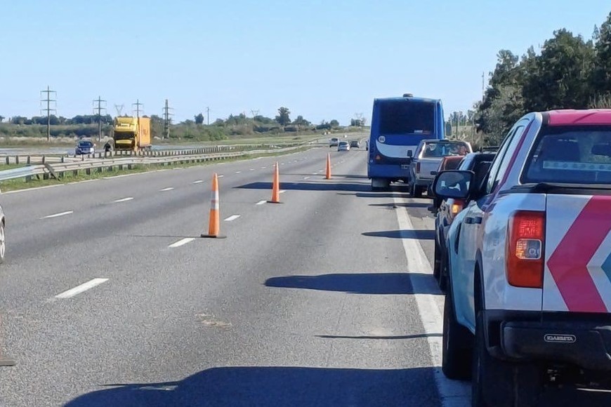Sigue cortado el tránsito entre Rosario y Buenos Aires por la autopista.