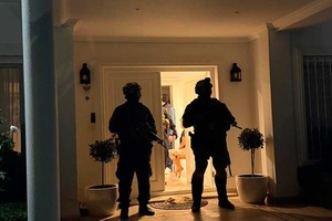 Una de las imágenes que divulgaron de los allanamientos.