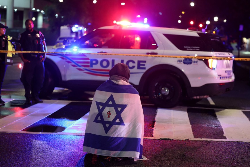 Emergency personnel work at the site where, according to the U.S. Homeland Security Secretary, two Israeli embassy staff were shot dead near the Capital Jewish Museum in Washington, D.C., U.S. May 21, 2025.  REUTERS/Jonathan Ernst    TPX IMAGES OF THE DAY