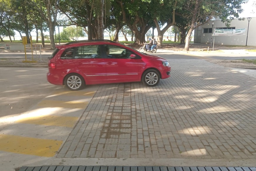 Terminado el manda peatón simultáneamente se va a construir la vinculación entre canteros .