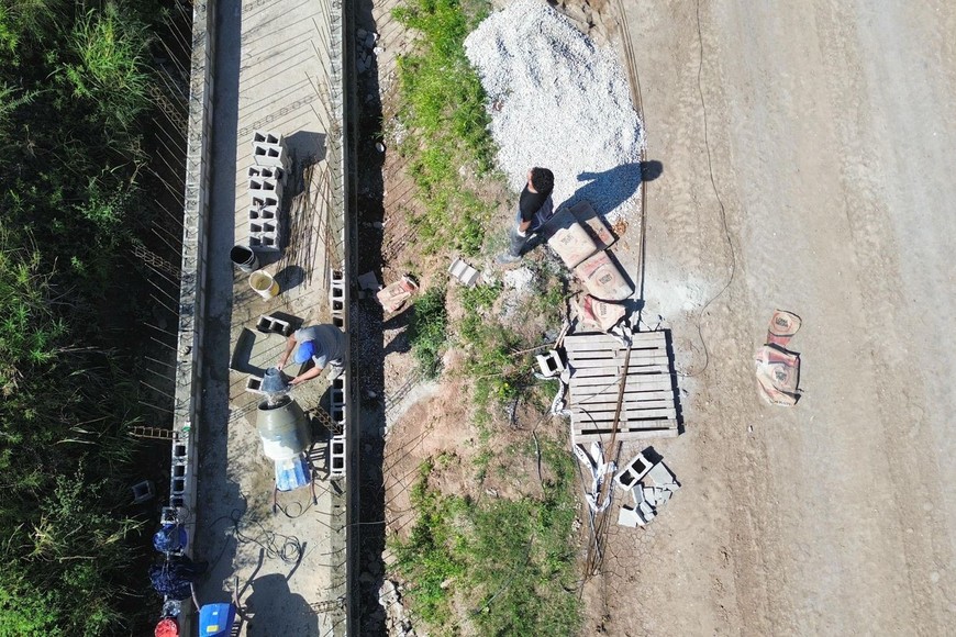 "Este canal perimetral en Ramona va a actuar como una defensa de la planta urbana ante eventuales desbordes provenientes de las áreas rurales y va a permitir que escurra mejor el agua”.