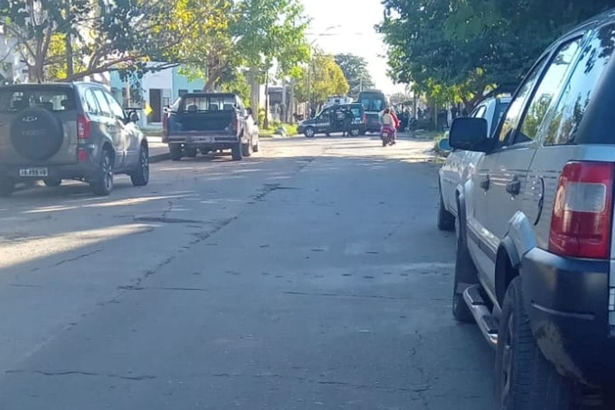 Momento de uno de los allanamientos concretados en barrio San Lorenzo.