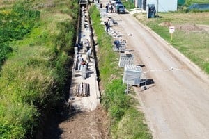 "Este canal perimetral en Ramona va a actuar como una defensa de la planta urbana ante eventuales desbordes provenientes de las áreas rurales y va a permitir que escurra mejor el agua”.