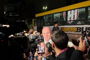 El presidente Luis Spahn, minutos después de ser reelegido.Crédito: El Litoral