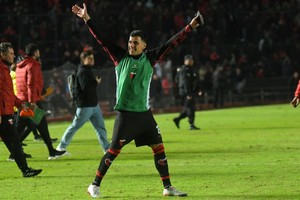 Racing sigue de cerca a Forneris. Crédito: Manuel Fabatía.