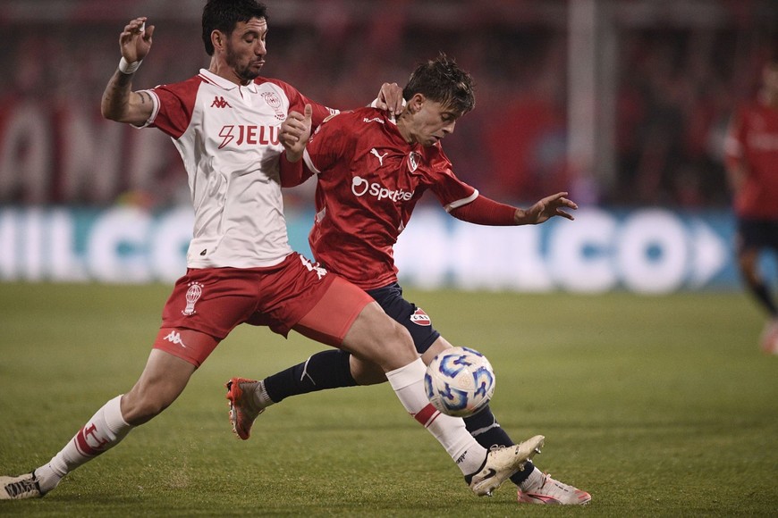 Parejo en los 90, el partido llegó a los penales.