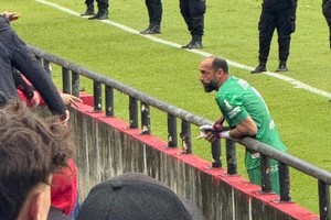 Marcos Díaz hablando con la platea rojinegra.
