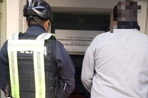 El hombre fue inmediatamente trasladado a sede policial en calidad de demorado.