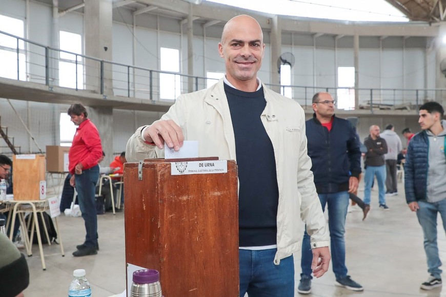Pipo Desvaux al momento de la votación. Crédito: El Litoral
