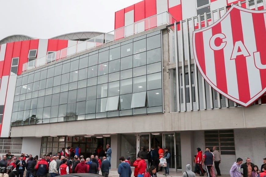 El socio tatengue se acercó a la sede del club. Crédito:Prensa Unión