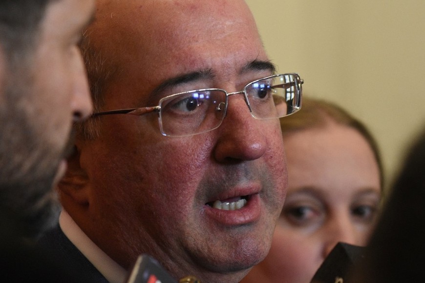 Hay una demanda histórica insatisfecha en la provincia respecto de abordaje de los consumos problemáticos", señala Luciano Sciarra, titular de Aprecod. En la foto, junto al gobernador Maximiliano Pullaro y la ministra de Igualdad y Desarrollo Humano, victoria Tejeda. Crédito: Mauricio Garín.