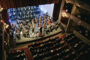 La Orquesta en pleno, durante el clímax de “Variantes argentinas” , del destacado compositor argentino Gerardo Gardelin, hoy residente en España. Foto: Gentileza Ministerio de Cultura de Santa Fe
