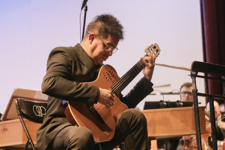 Sebastián Ríos, en un pasaje de la “Suite Argentina” de Eduardo Falú. Foto: Gentileza Ministerio de Cultura de Santa Fe