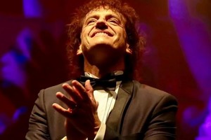 Ángel Mahler, referente del teatro musical argentino, falleció este sábado a los 64 años.