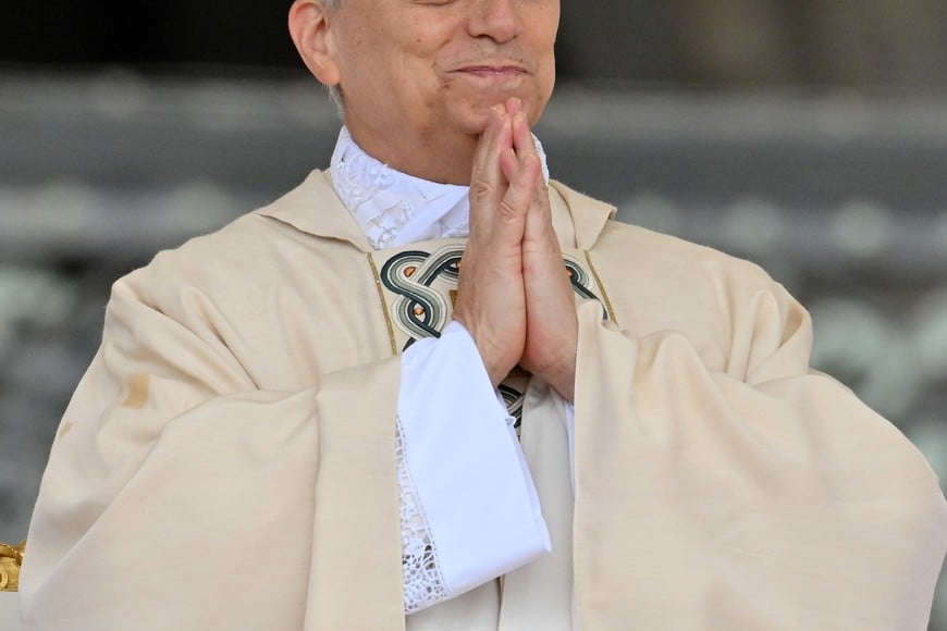 (250519) -- CIUDAD DEL VATICANO, 19 mayo, 2025 (Xinhua) -- Imagen del 18 de mayo de 2025 del papa León XIV reaccionando durante la misa de investidura, en la Plaza de San Pedro, en la Ciudad del Vaticano. León XIV fue investido oficialmente como pontífice de la Iglesia Católica Romana el domingo. (Xinhua/Alberto Lingria) (rtg) (ah) (ce)