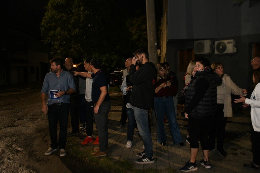 Los vecinos dicen que no están en desacuerdo con la obra sino con los perjuicios que padecen hace 2 años y medio. Crédito: Manuel Fabatía