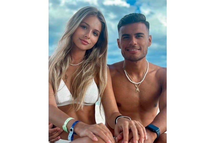 Junto a su pareja, el futbolista Fausto Vera.
