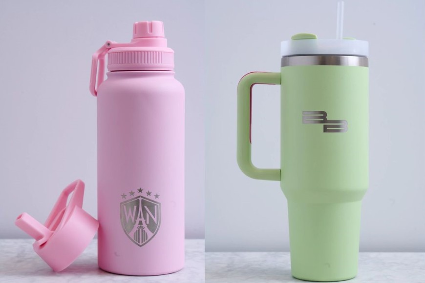 Además de remeras, la famosa vende botellas y quenchers que rondan los $70.000.