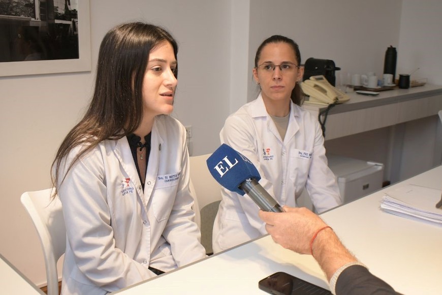 Sofía Di Mattia y María Jesús Pace, instructoras en Cardiología y Clínica Médica.  Foto: Guillermo Di Salvatore.