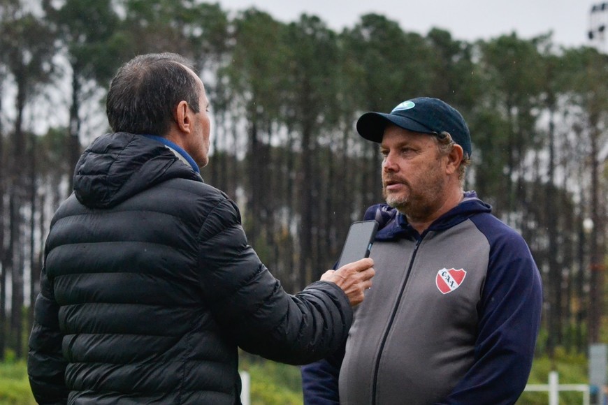 Omar Santos recibió a Pasión Liga. La cancha 1 es el fiel reflejo del gran momento que vive el club Independiente. Con el fútbol como bandera, y otros deportes destacados, la institución de Santo Tomé es un verdadero ejemplo a seguir. Crédito: Gentileza Marien Molina