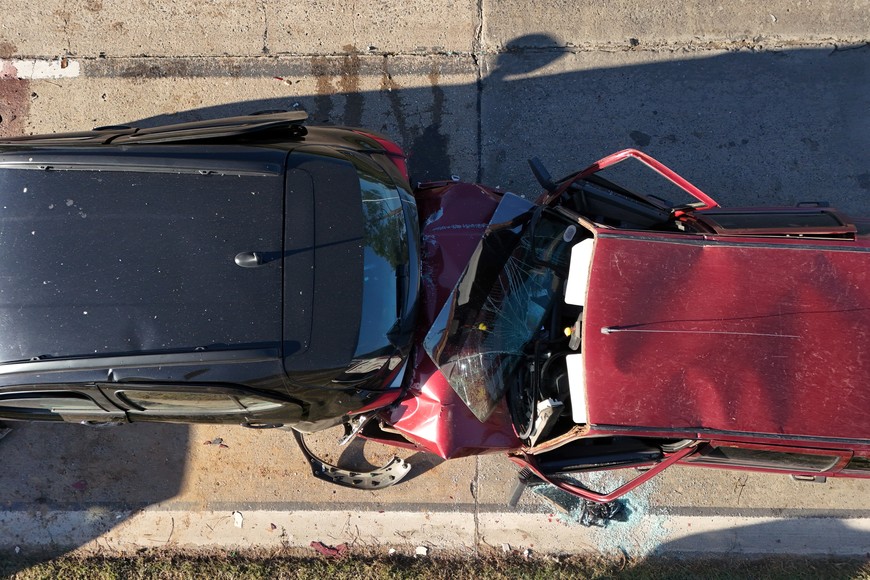 Horas más tarde, dos autos quedaron detenidos tras protagonizar un segundo accidente. Crédito: Fernando Nicola