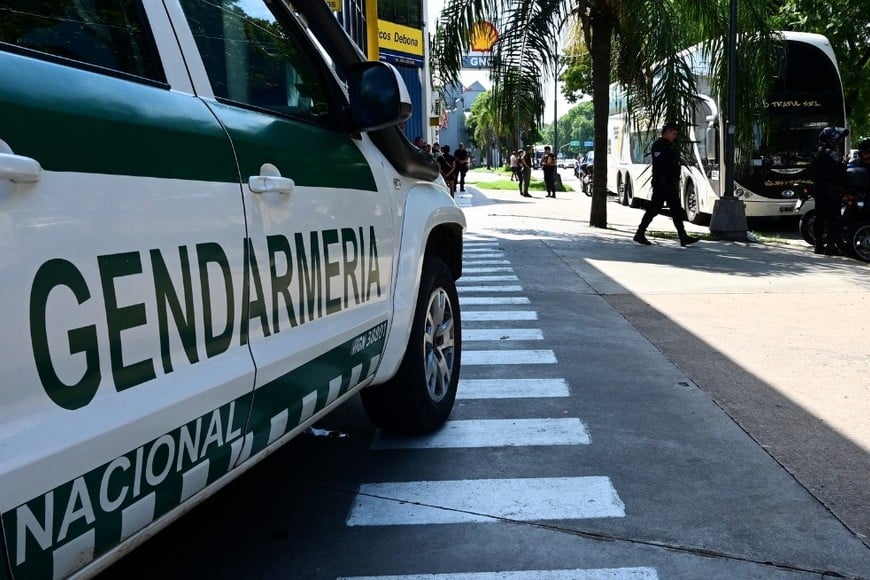 Gendarmería y Policía Federal se suman al patrullaje local con móviles cedidos por la provincia.
