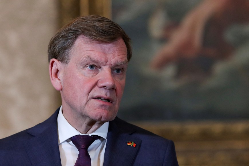 FILE PHOTO: German Foreign Minister Johann Wadephul attends a press conference in Lisbon, Portugal, May 26, 2025. REUTERS/Pedro Rocha/File Photo